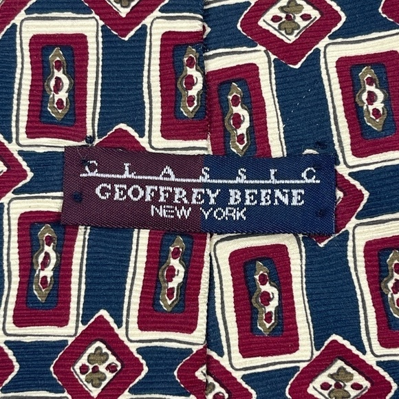 Geoffrey Beene Tie Mens Red Blue Boxes 100% Silk - Picture 5 of 5